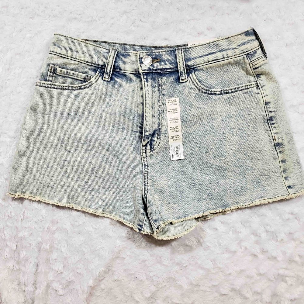 SO High Rise Mom Short Size 11 30W